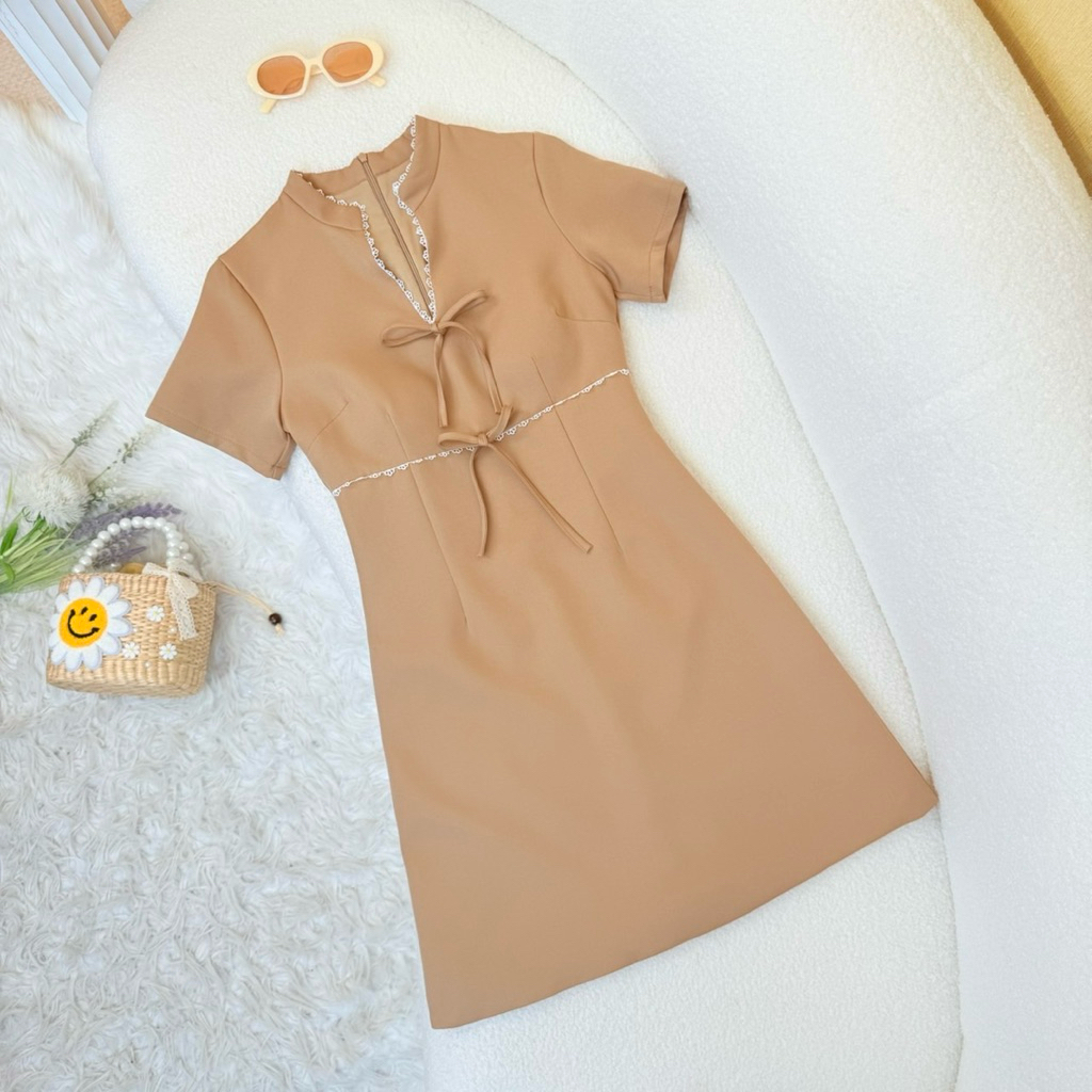 [LISA] A1092 ชุดเดรสกระโปรงคอวีแขนสั้นดีเทลแต่งผูกโบว์ เรียบหรูผู้ดีดูแพง ใส่เที่ยว ดินเนอร์ คาเฟ่ ออกเดท - รูปที่ 3