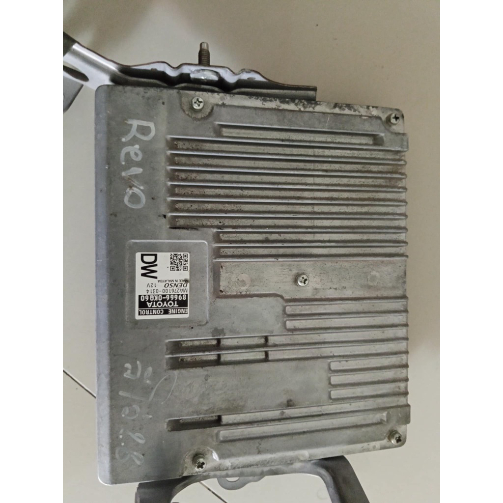 กล่องเครื่องยนต์ Toyota Rev0 2.8 (4x4) 1GD สินค้ามือสอง แท้ถอด สินค้าใช้งานได้ตามปกติ ราคา10,000 บาท