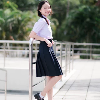 กระโปรงนักเรียน ทรงแคบ รุ่นกระเป๋าข้าง ตีเกล็ด5.5 กระโปรงทรงแคบ ผ้ามันดีวาย ยาว 25 สีกรมเข้ม มีตรารักษ์ดี