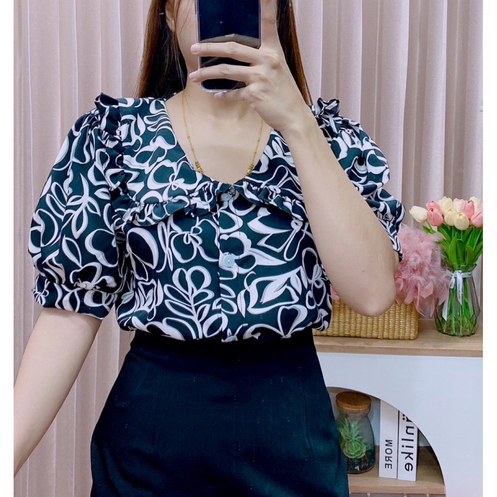 เสื้อคอบัว แขนสั้นตุ๊กตากระดุมจริง อก42ยาว23เนื้อผ้าไหมอิตารี่ ใส่นุ่มสบายน่ารัก