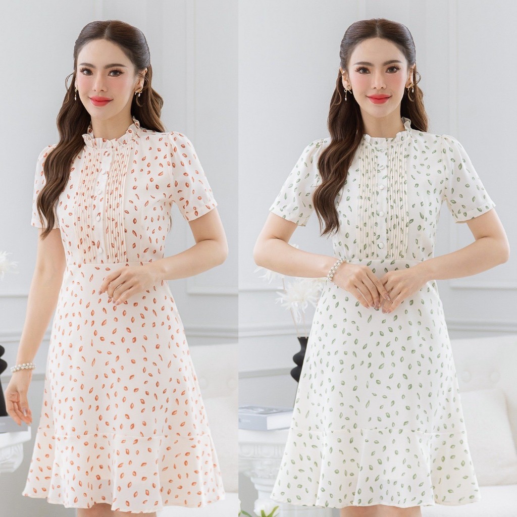 เดรสลายใบไม้ โทนสีสวยสะอาดตา ลุคสวยดูแพงมากค่ะ มีดีเทลงานสวยปราณีต มากๆค่ะช่วงอกเย็บเป็นเกล็ดแนวตั้งระหว่างกระดุม