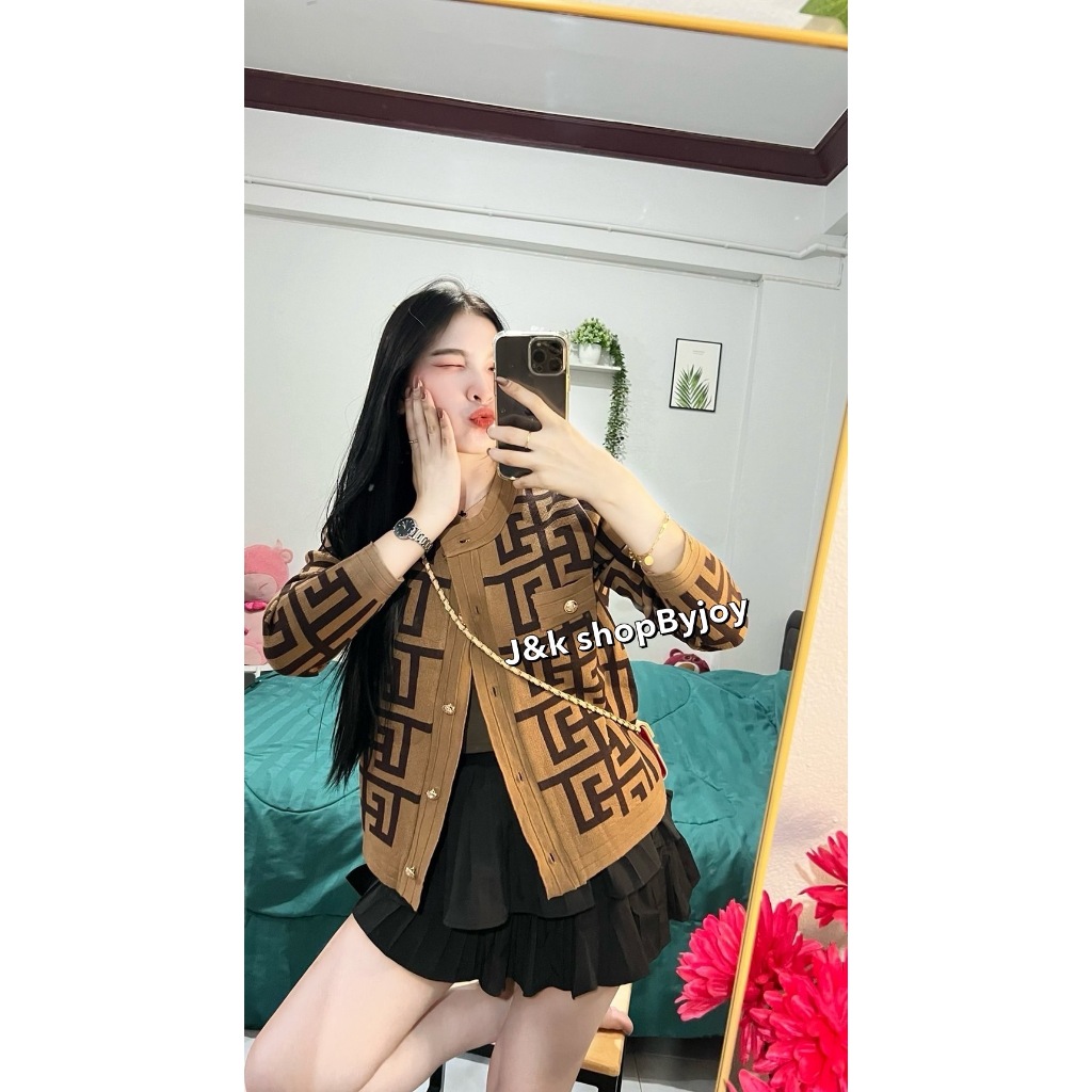 พร้อมส่ง คาร์ดิแกนสุดเก๋ ใส่แล้วดูแพงเว่อร์ ดีไซน์สวยหรู แต่งกระดุมทอง