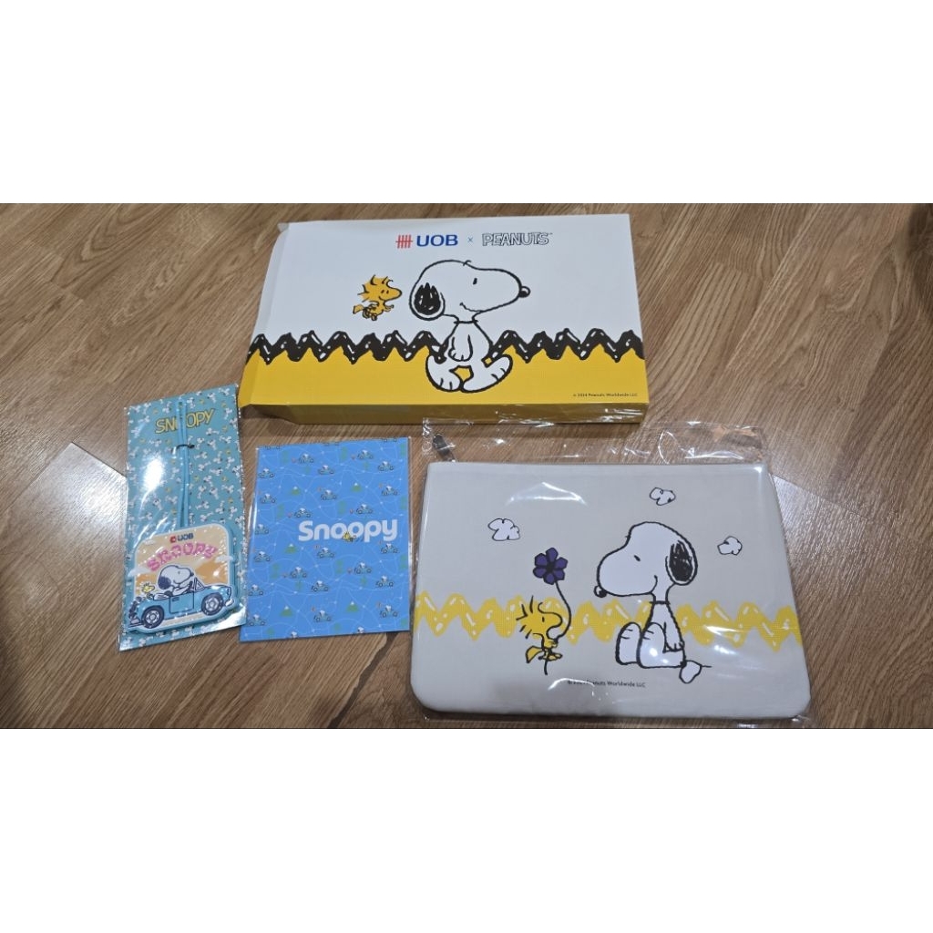 Uob Collection Snoopy Set Limited (Uob × Peanuts) มือ 1 ลิขสิทธิ์แท้ กระเป๋า สมุด tag ห้อยกระเป๋า
