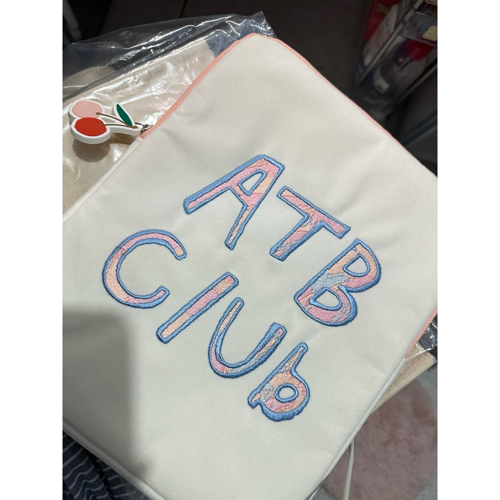 ATB CLUB | กระเป๋าใส่ไอแพด (สภาพ 98%)