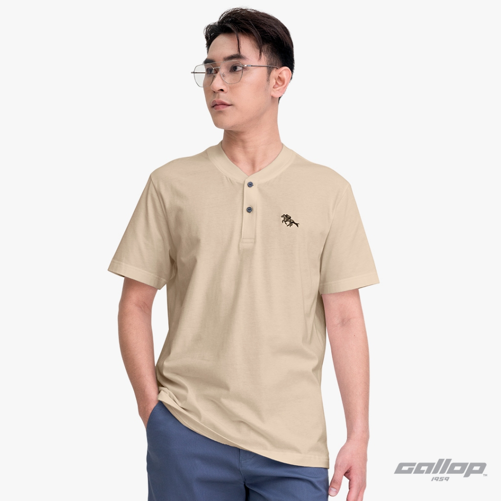 GALLOP : เสื้อยืดคอกระดุม T-SHIRT (Henley neck) รุ่น GT9151 สี Light Beige - น้ำตาลเบจ / ราคาปรกติ 990.-