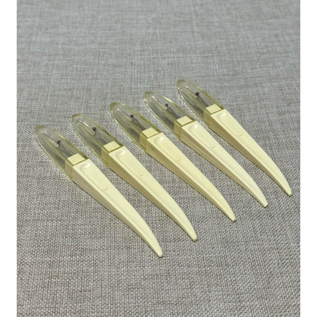 ที่เราะด้ายยี่ห้อSINGER made in Germany ของแท้ อย่างดี ใบมีดคมสำหรับเราะด้าย เราะกระดุมเราะรังกระดุม ตัวด้ามพลาสติกสีงา