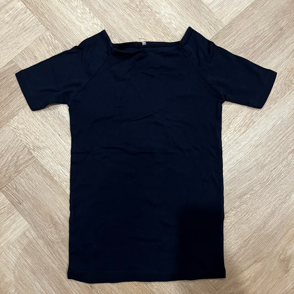 เสื้อคอเหลี่ยม Cinema Club size L