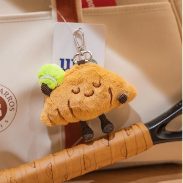 [พร้อมส่ง] Gusto Croissant on court bag charm ราคา ถูกที่สุด ดีลบีเคเค รูปภาพหลัก