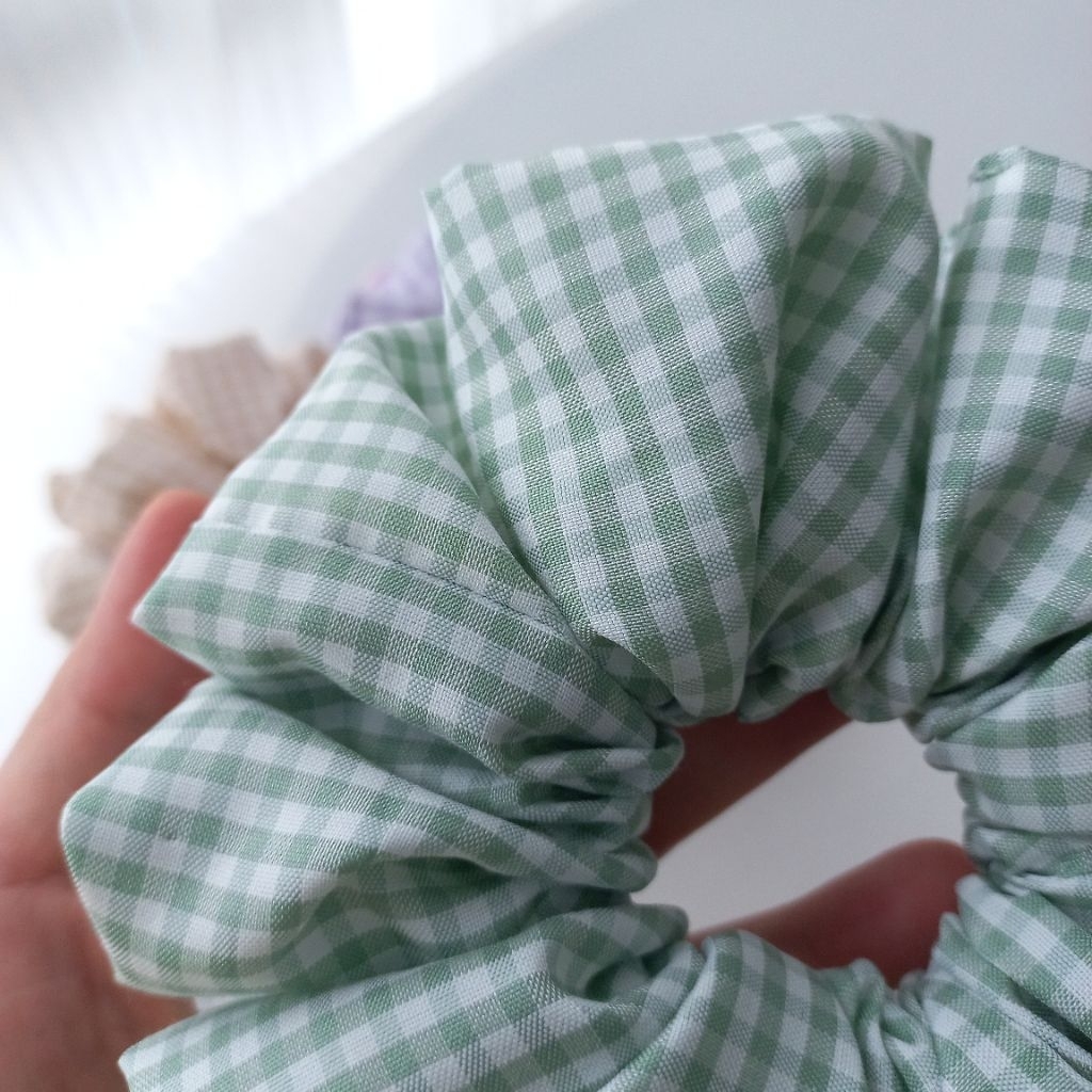 Wraps.s Scrunchies ไซส์ XL 15 cm. ยางรัดผมลายตาราง อันใหญ่  สครันชี่ ยางมัดผม ยางรัดผม พร้อมส่ง - รูปที่ 3