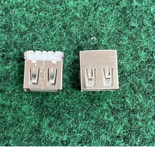 Port USB 2.0 แบบที่ 8  G54  ขนาด  12mm x 13mm USB2.0  จำนวน 1 อัน