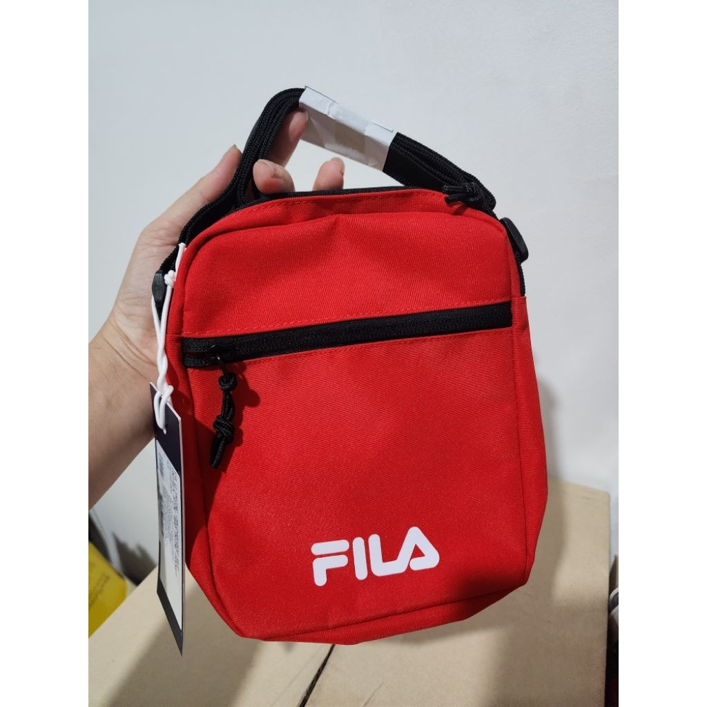 FILA Beige กระเป๋าสะพายข้างผู้ใหญ่