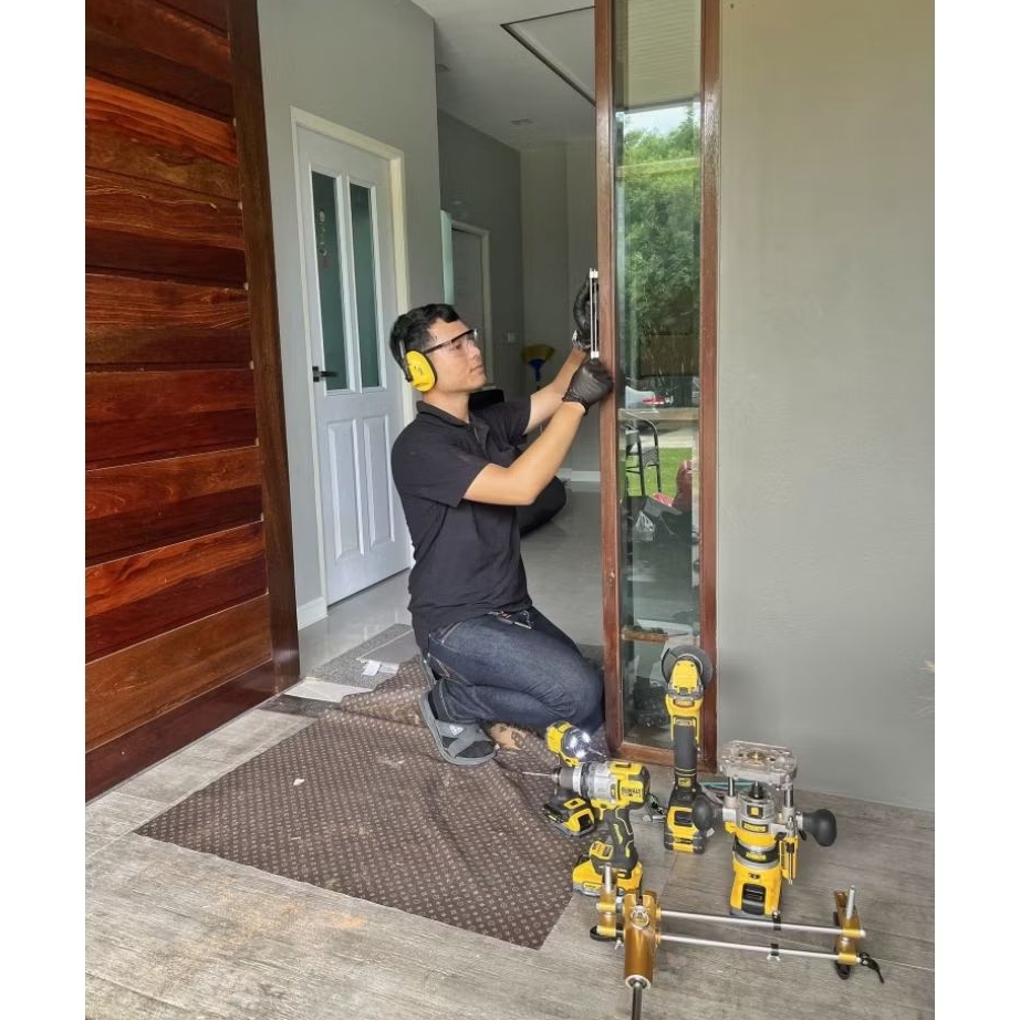 ช่างติดตั้งกลอนประตูดิจิตอล Digital Door Lock ประตูบานเลื่อน บานผลัก โดยช่างมืออาชีพ