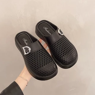 Kicks พื้นหนาเพิ่มส่วนสูงแบบปังมาก รองเท้าแตะครึ่งหน้าดีไซน์หัวปิดสไตล์มินิมอล สวมใส่ง่ายให้ประสบการณ์สบายระดับใหม่