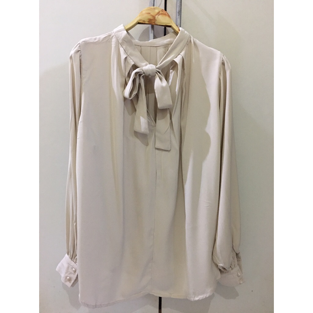 เสื้อแขนยาวผูกหน้า GRL