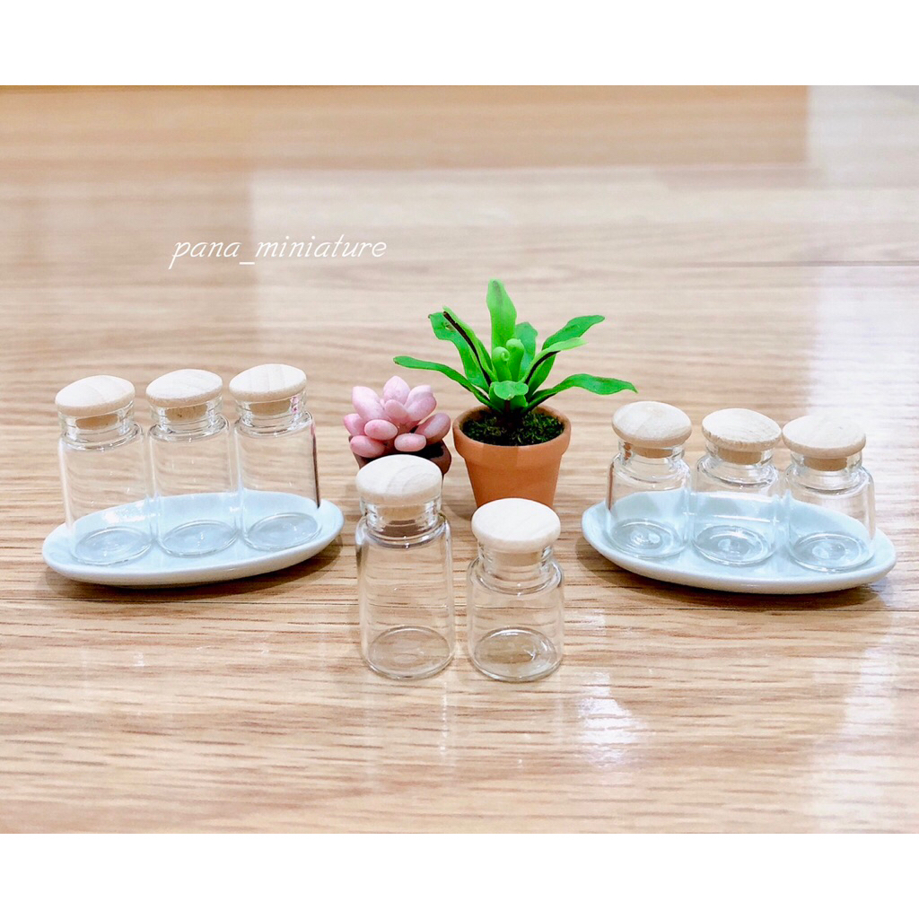 โหลแก้วพร้อมฝาไม้จิ๋ว โหลเครื่องปรุงจิ๋ว ราคา/ชิ้น (ไม่รวมของตกแต่ง)