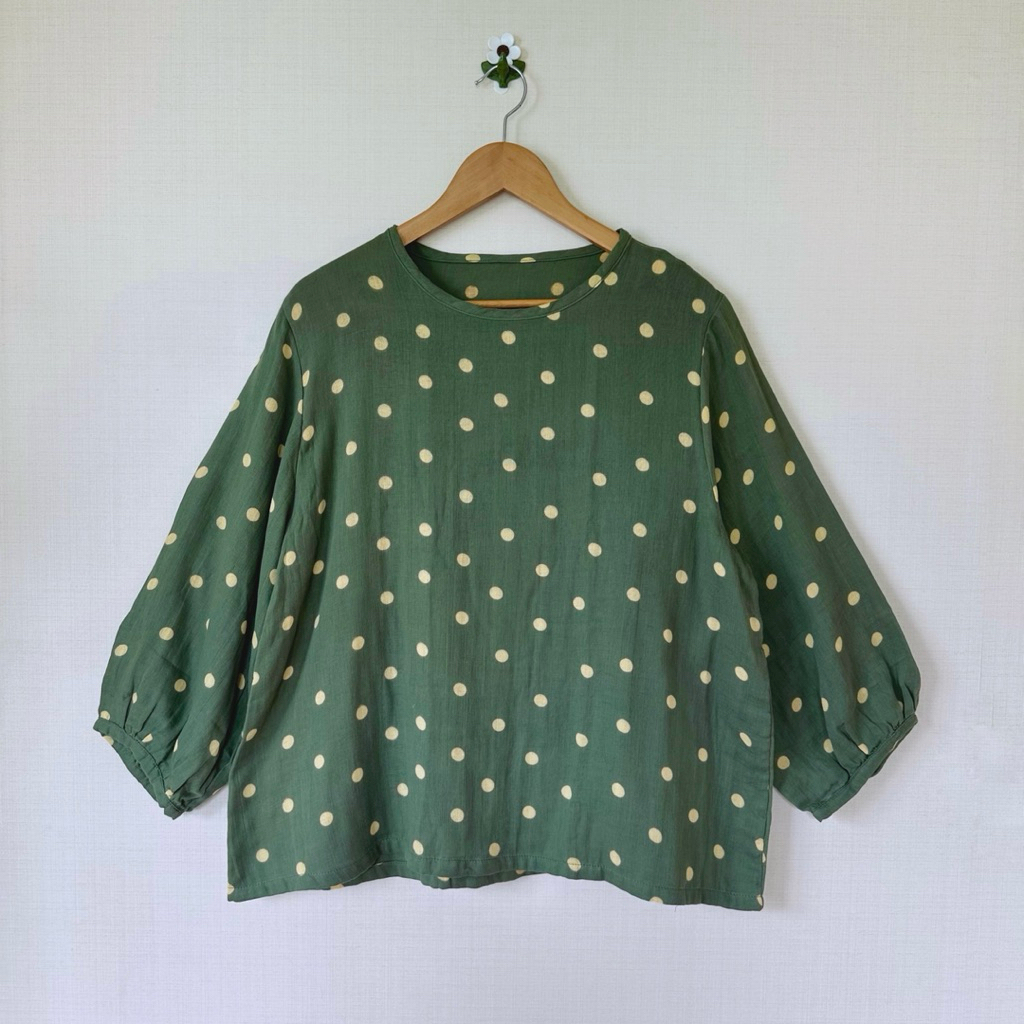 เสื้อผ้าฝ้ายสาลู2ชั้น ลายจุด คอกลม แขนยาว กุ๊นปลายแขน
