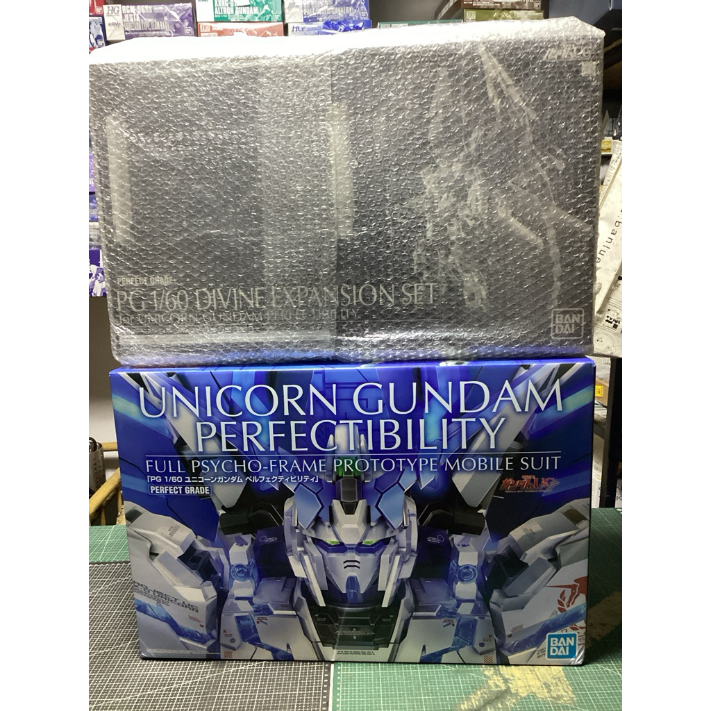 Pg 1/60 Unicorn Gundam Perfectibility Full Psycho-Frame+Divine Expansion Set