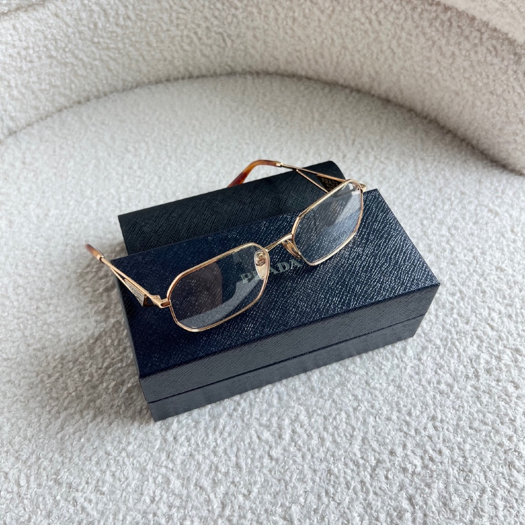 แว่น Pd A53V eyewear Y25 กรอบทองอ่อน (Pale gold) Logo ขาว (ของแท้,มือ1)