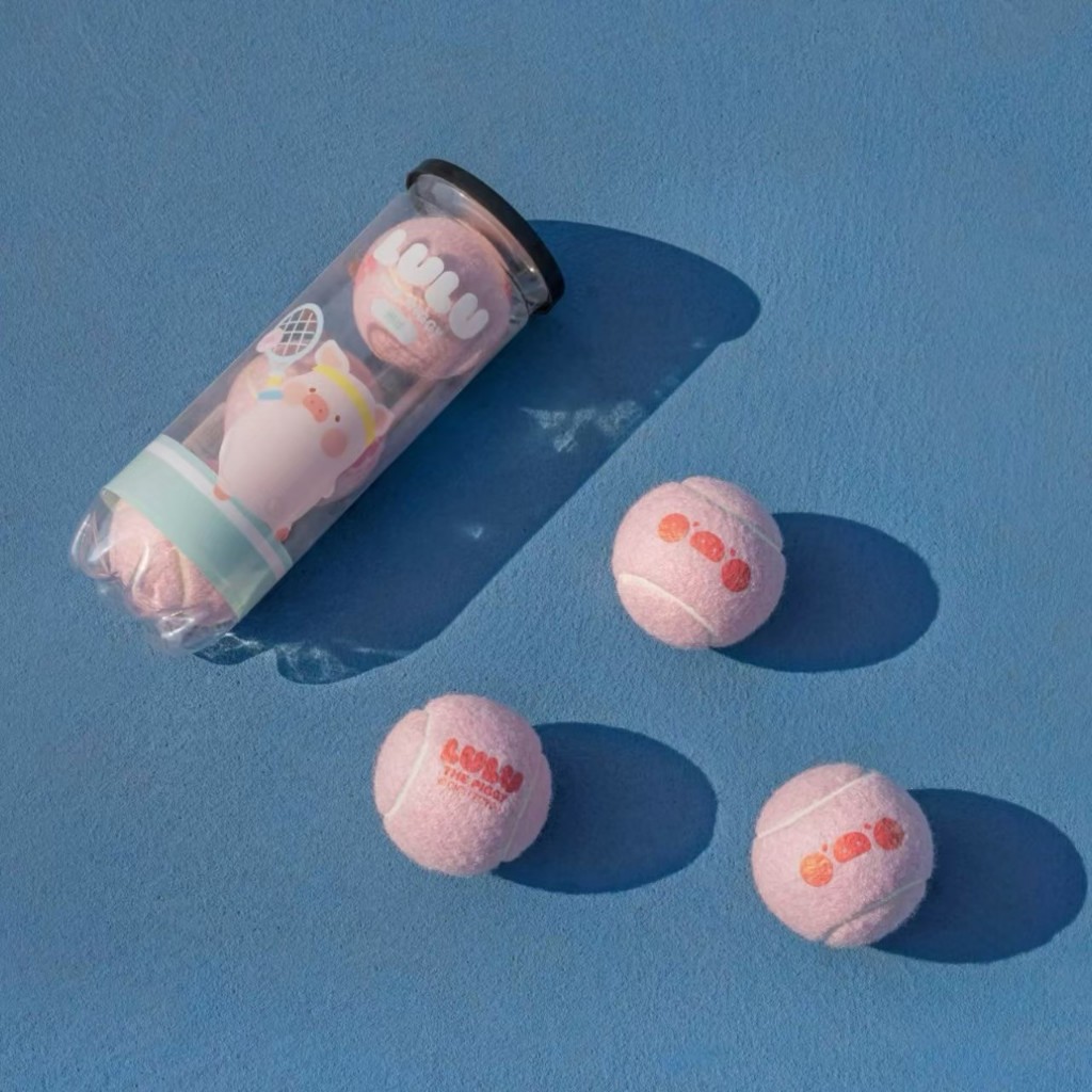ส่งจากไทย  LuLu The Piggy Tennis Collection หมูลูลู่ กระเป๋า ลูกเทนนิส ตุ๊กตาห้อยกระเป๋า ผ้าเช็ดเหงื่อ ของขวัญ 46190 ราคา ถูกที่สุด ดีลบีเคเค แกลเลอรีภาพที่ 4