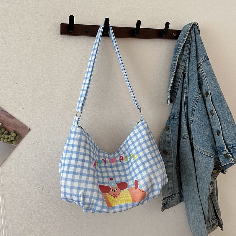 B-2250🔥กระเป๋าสะพายข้าง สไตส์นี้เท่มาก แฟชั่นฤดูใบไม้ผลิ กระเป๋าขนาดใหญ่จุของได้เยอะ เข้ากับทุกการแต่งกาย น่ารัก 3สี