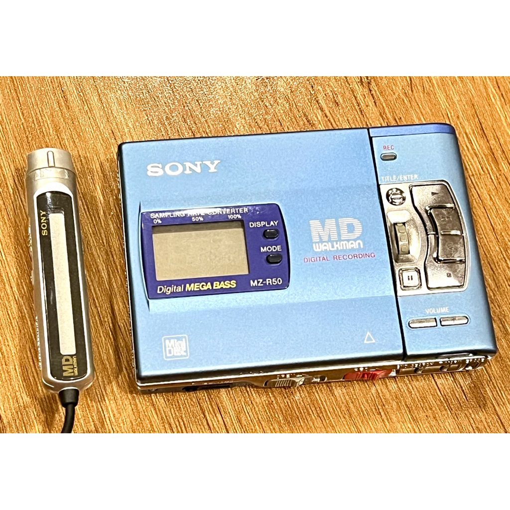 เครื่องเล่นmd player Sony MD MZ-R50 สีMetallic Blue เป็นรุ่นระดับท็อปๆ ออกแบบได้สวย ล้ำยุค เรียบหรู 