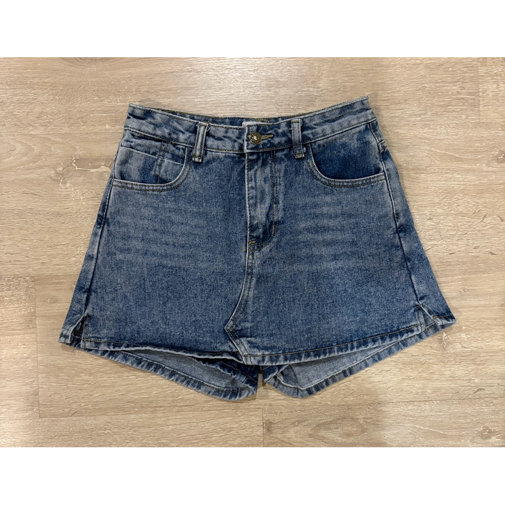 [Used] ส่งต่อกางเกงกระโปรงยีนส์ LIZA STUDIO