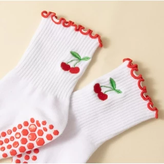 ถุงเท้ากันลื่น ถุงเท้าพิลาทิส ถุงเท้าพิลาทิศ Pilates sock , Anti-slip ปักลายเชอร์รี่ พร้อมจัดส่งในไทย