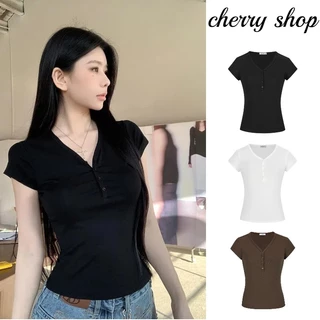 cherryshop พร้อมส่ง เสื้อยืดคอวีแขนสั้นติดกระดุมสไตล์ย้อนยุคสำหรับผู้หญิงอเมริกัน สีพื้น ผ้ายืด เซ็กซี่ สวมใส่สบาย
