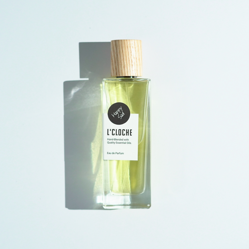 🌊 HAPPY SAD—น้ำหอมแนว Blue Fragrance โทน Earthy Aromatic  “สุขปนเศร้าในขวดเดียว” กลิ่นขมและหวานถูกผสมผสานอย่างลงตัว