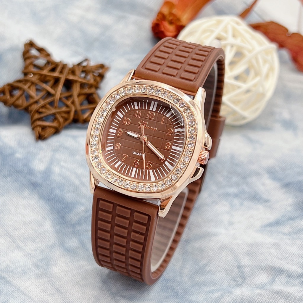 GENEVA รุ่น G18 นาฬิกาข้อมือผู้หิง สายซิลิโคลน ขอบเพชร สวยหรู