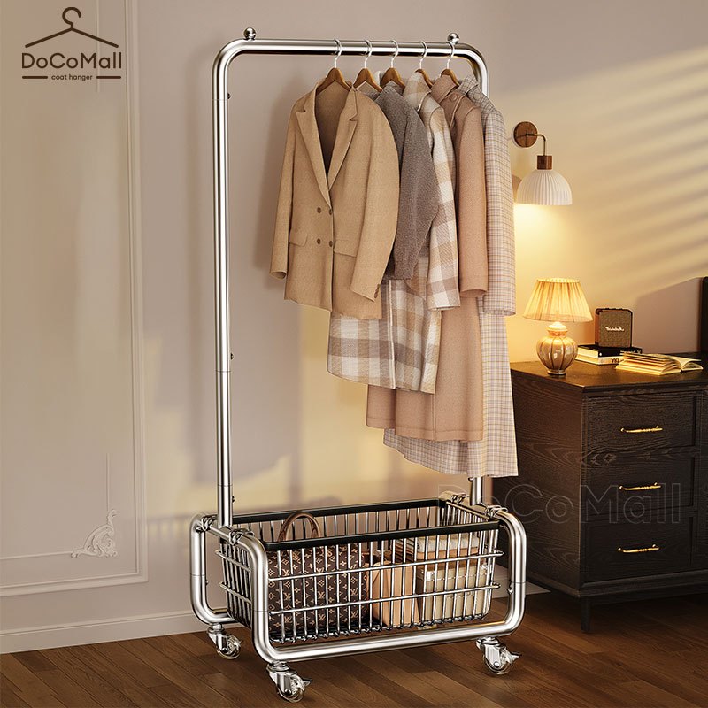 DoCo ราวแขวนผ้า พร้อมกระเป๋าตาข่าย ราวตากผ้า โครงเหล็กเเข็งเเรง พร้อมเสาแขวนกระเป๋า มีล้อเลื่อน ง่ายต่อการเคลื่อนย้าย