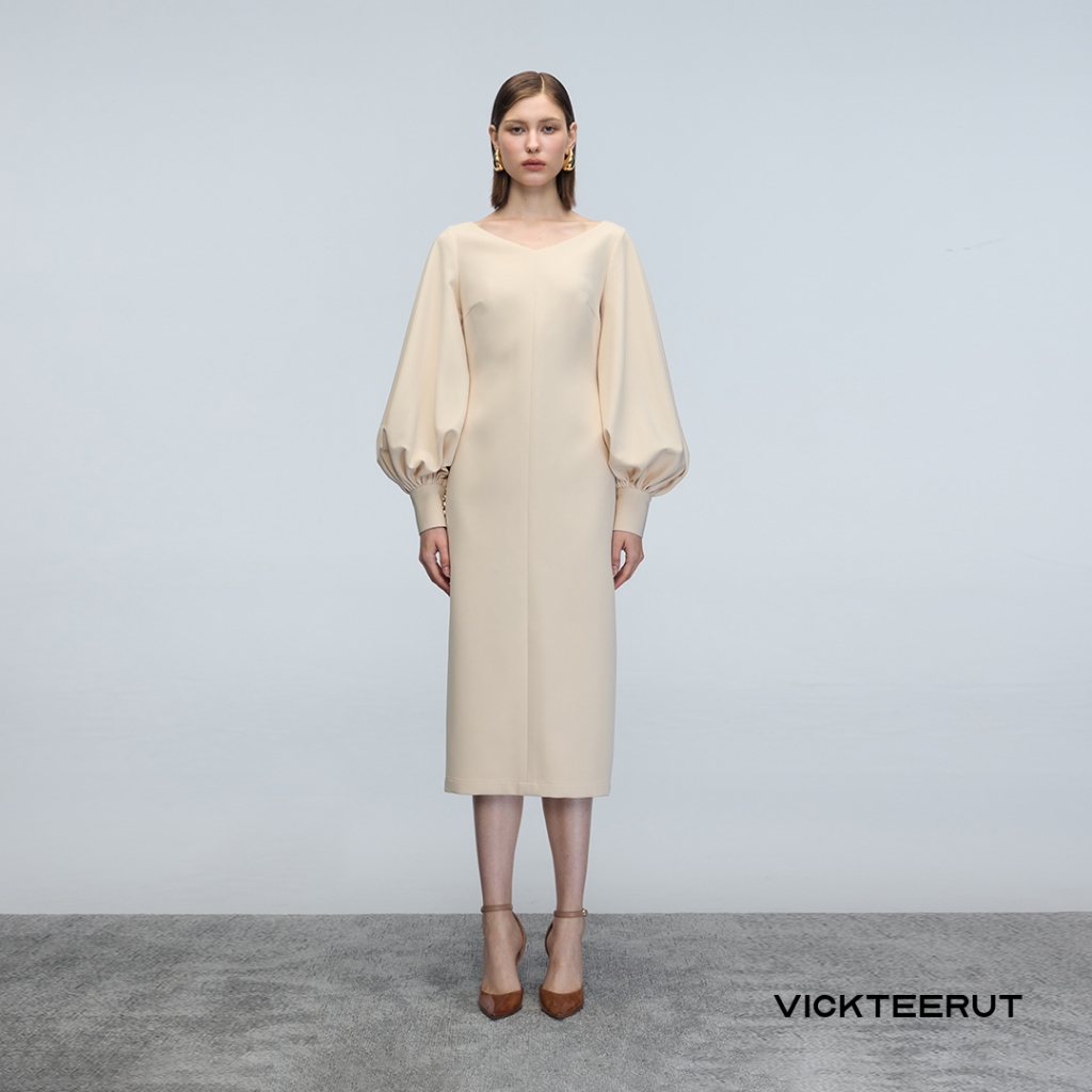 VICKTEERUT Re-Edition Voluminous Sleeve Boat Neck Midi Dress เดรสแขนพอง เดรสเข้ารูป