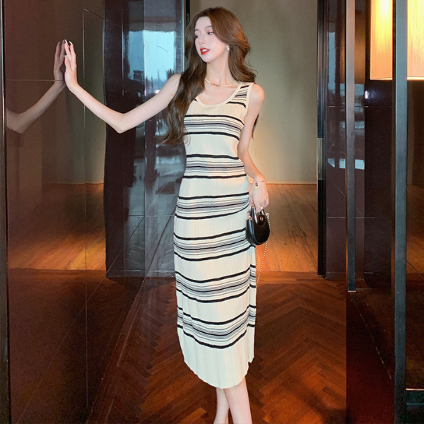 (SMN496214) เดรสยาว ผ้าไหมพรม แขนกุด ลายทาง ชุดกระโปรงยาว ผ้านิ่ม ยืดได้เยอะ ใส่สบาย