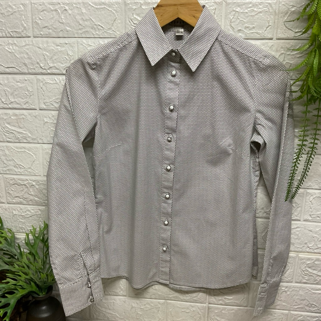 เสื้อเชิ้ต แขนยาว งาน  ผ้าดี Brand Espada   Size S อก 34 ยาว 23 นิ้ว ราคา 190 บาท