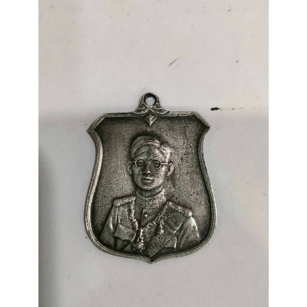 เหรียญที่ระลึก รัชกาลที่9 พระราชพิธีบรมราชาภิเษก 2493 ผ่านใช้งาน