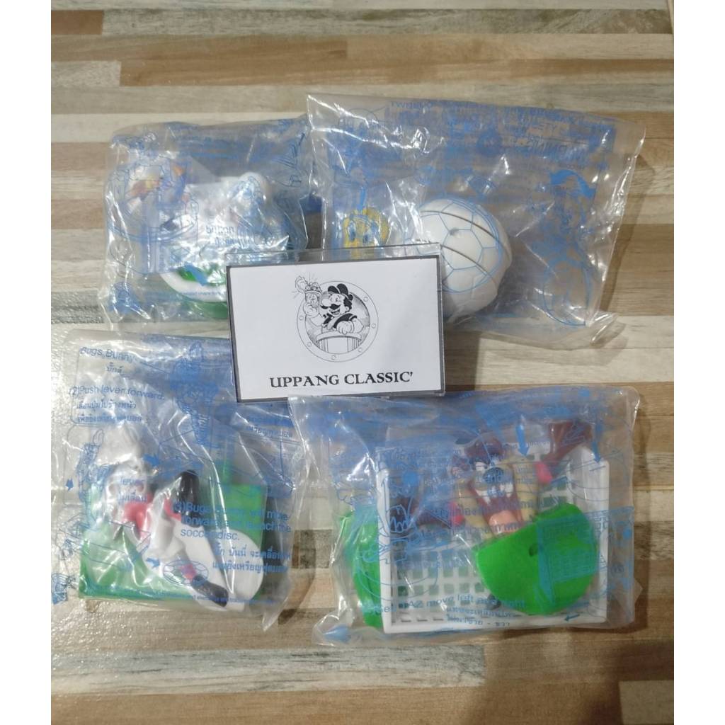 ชุดของเล่น KFC Looney tunes soccer collection