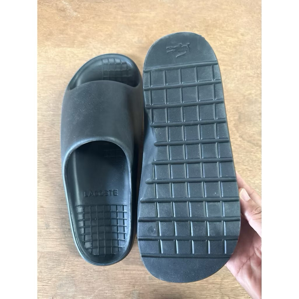 มือสอง Lacoste Size 44 , UK 10 รองเท้าแตะใส่สบาย ส่งฟรี