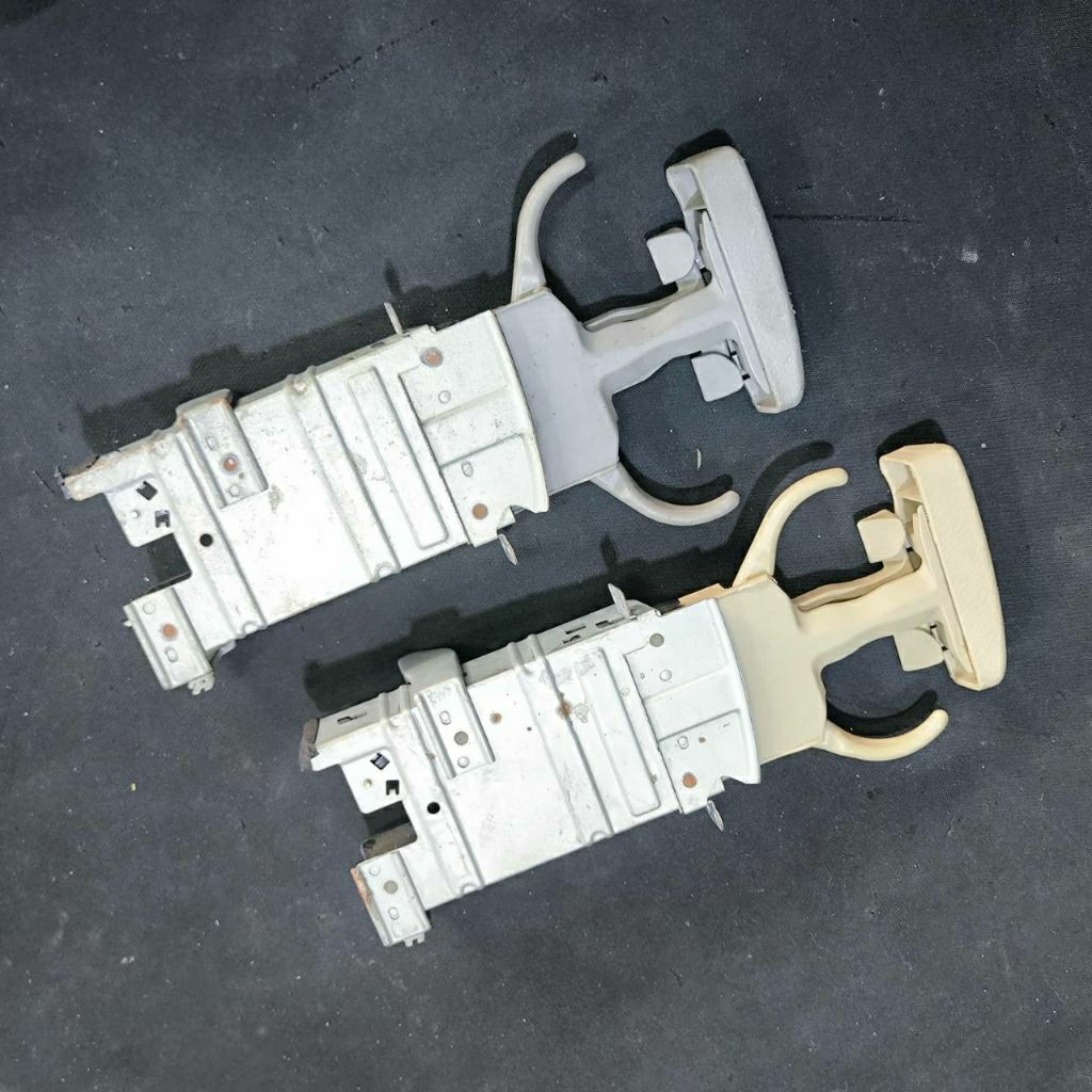 ที่วางแก้วด้านหน้า Toyota Alphard 10 แทัถอดญี่ปุ่น