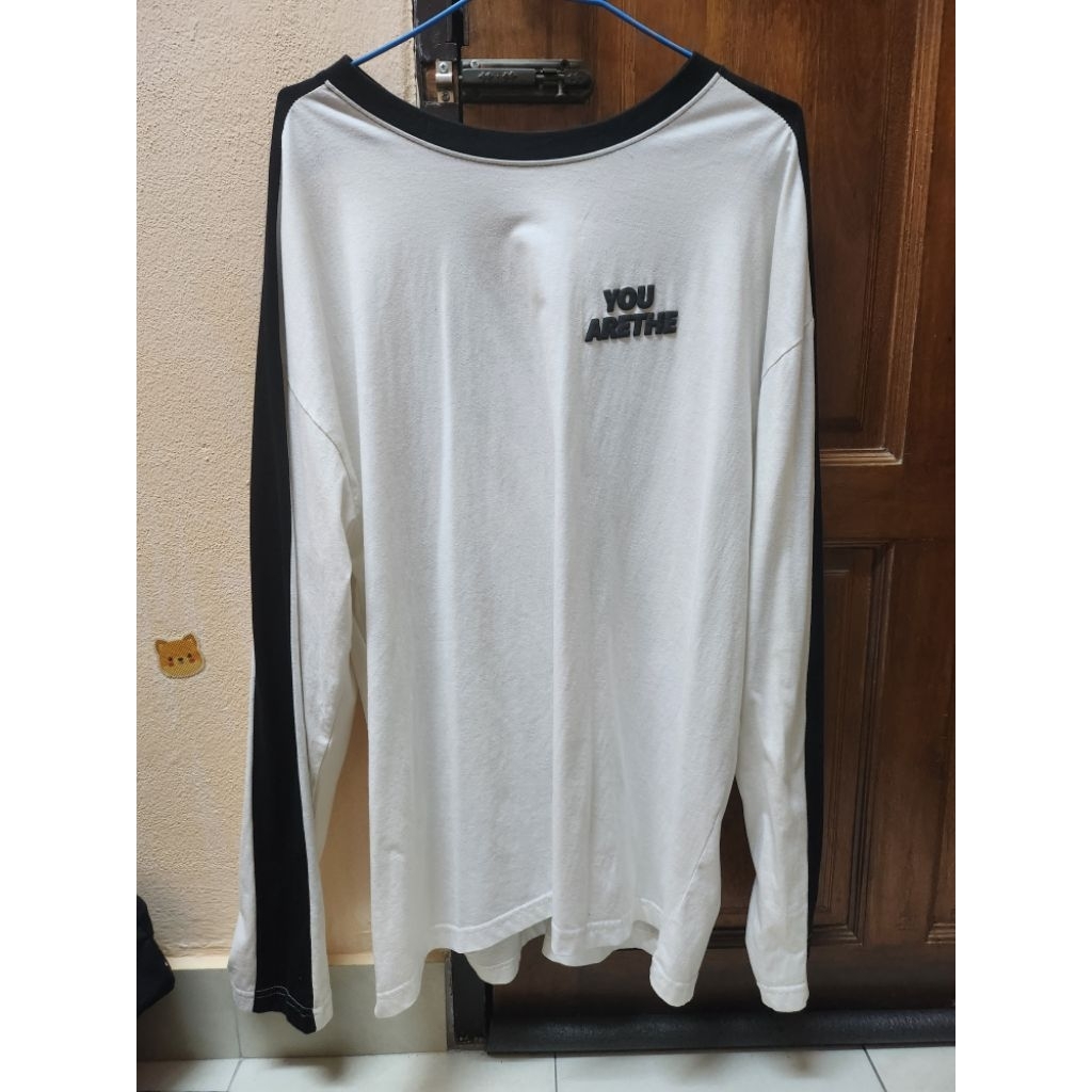 Urthe เสื้อแขนยาวมินิมอล