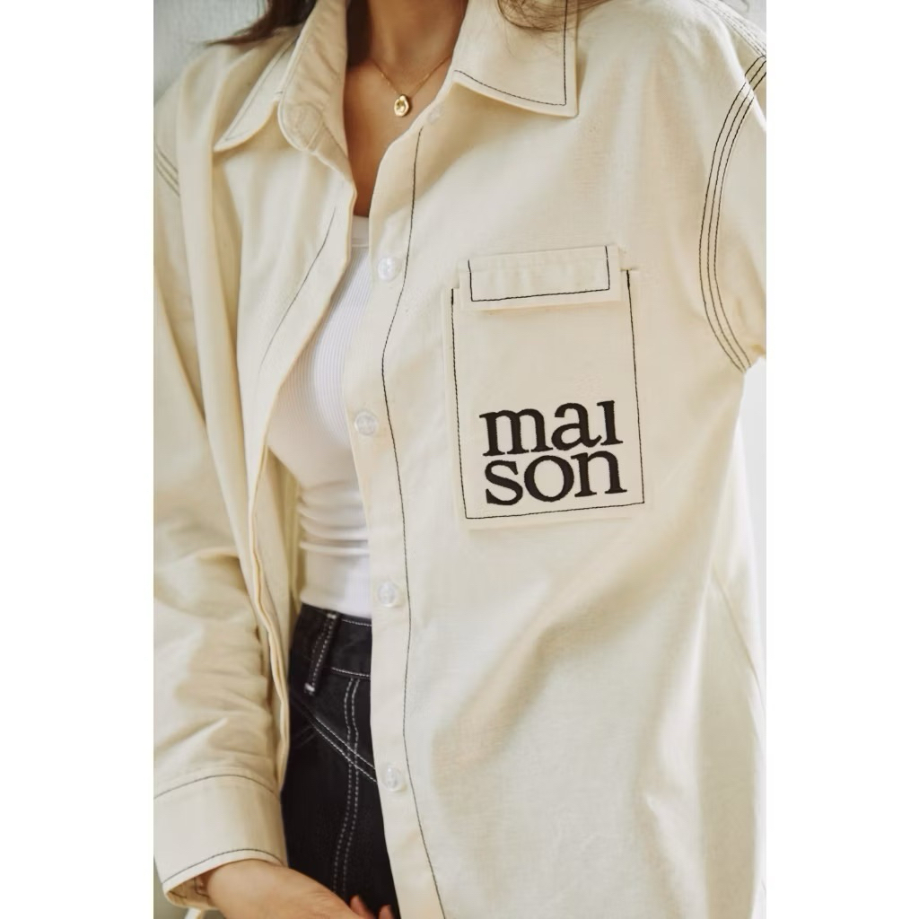 Maison Keeps 🎀 size m มือสอง Bay Shirt เชิ้ตยีนส์สีครีม ปักเมซง สวยย