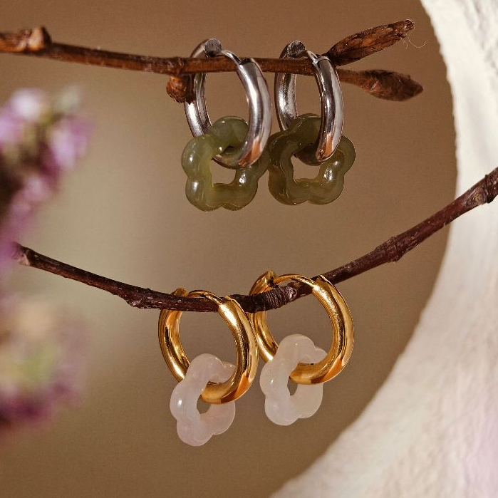 Vachana - Natural Flower Jade Huggie Hoop Earrings (หินหยกแท้)