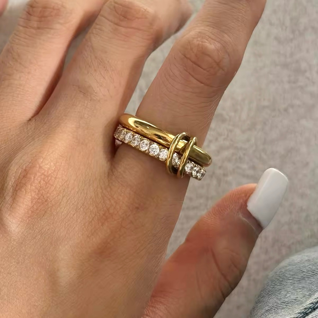 Eclat - Nicole Ring แหวนสีทองซ้อนสองวง แหวนเพชรทอง