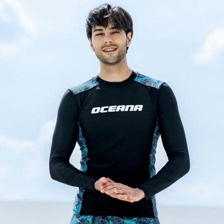 OCEANA SWIMWEAR 25OPMTOP10 สี GR  เสื้อว่ายน้ำผู้ชายแขนยาว (รายการนี้เฉพาะเสื้อ) มีสกรีนโลโก้ OCEANA ที่กลางหน้าอก