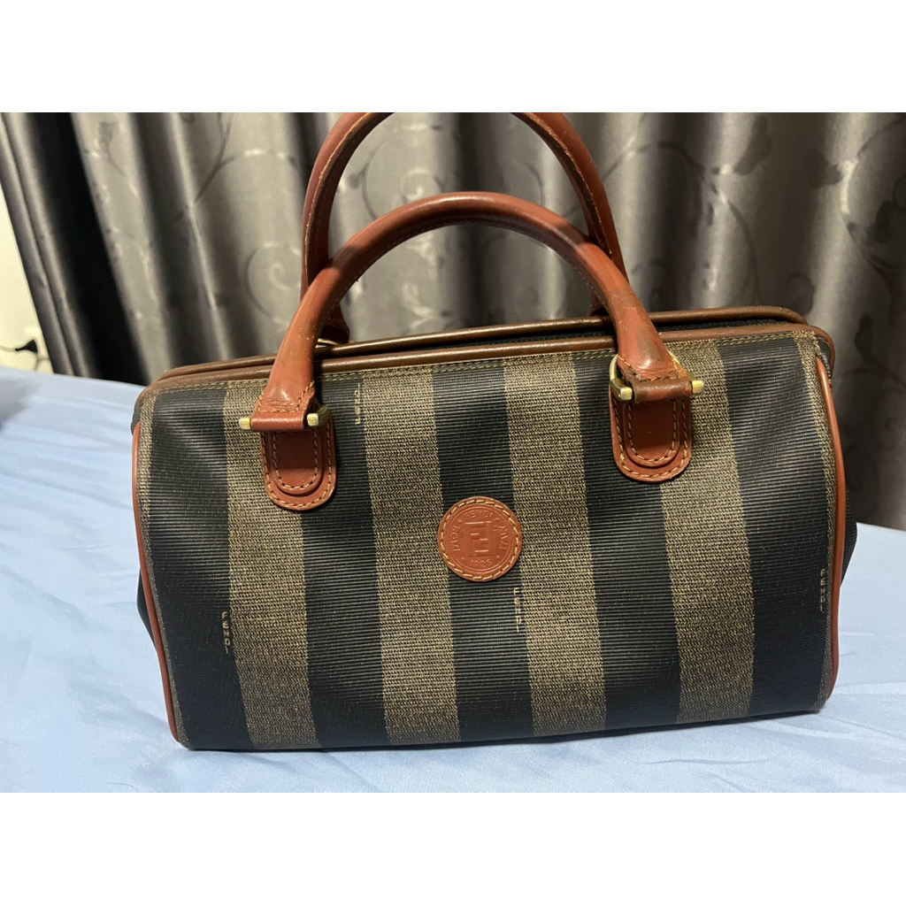 กระเป๋า fendi มือสอง แท้ มีตำหนิ