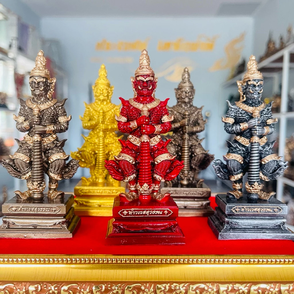 ท้าวเวสสุวรรณ แร่เหล็กน้ำพี้ ขนาดเล็ก ฐานกว้าง2นิ้วสูง4.5นิ้ว เเถมฟรีคาถาบูชา พระผงแร่เหล็กน้ำพี้ เเละทูป