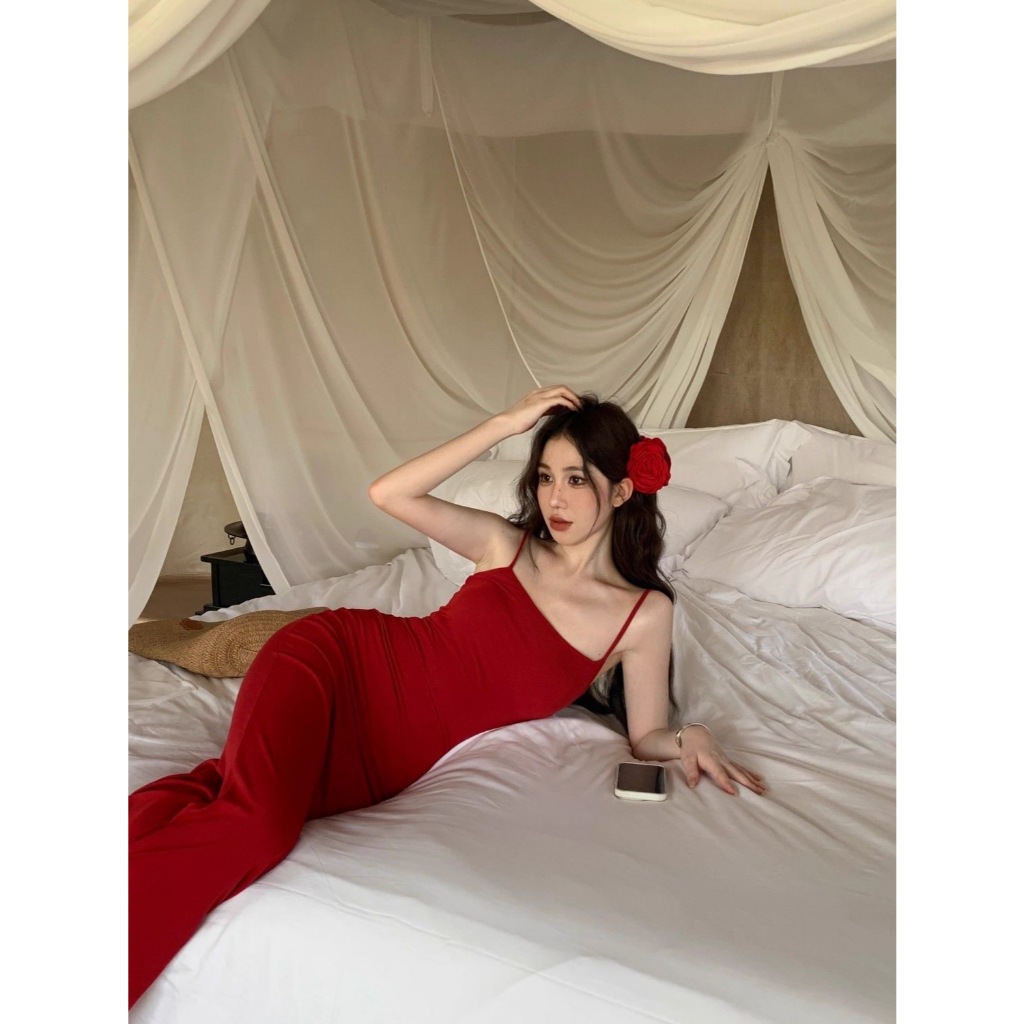 เดรสสายเดี่ยวรัดรูปยาวสไตล์สาวแซ่บใสๆ รุ่นเดียวกับที่คิม คาร์เดเชียนใส่ ทรงเข้ารูปเน้นสัดส่วน ใส่แล้วดูผอม