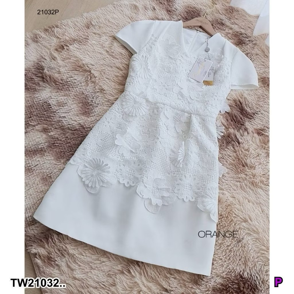 มือ2 TwinsShop 💗พร้อมส่งเดรสสั้นแต่งลูกไม้ 3D