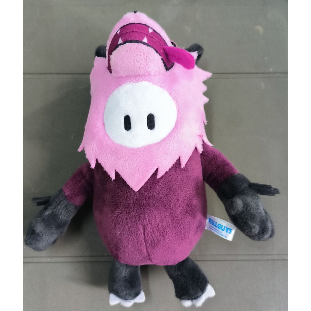 ตุ๊กตาของตัวละคร "Bean" ที่สวมชุด "Big Bad Wolf" ซึ่งเป็นชุดคอสตูมยอดนิยมในเกมFall Guys