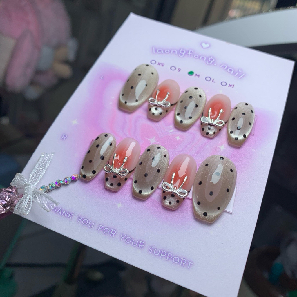𝓵𝓪𝓸𝓷𝓰𝓯𝓸𝓷𝓰.𝓷𝓪𝓲𝓵 เล็บปลอมสำเร็จรูป ♡‧₊˚ 𝐏𝐨𝐥𝐤𝐚𝐝𝐨𝐭 𝐣𝐢𝟎𝟔+𝐮𝐫𝐣𝟏𝟕 🍩(แบบทรงแหลมกลาง) 𐐪🎠เปลี่ยนสี เปลี่ยนทรงเล็บแจ้งในแชทเลยจ้า