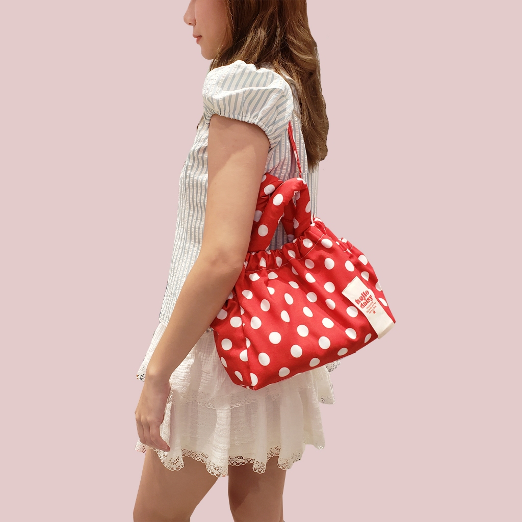พร้อมส่ง-Hello Daisy- Mini Pumpkin bag  ลาย polka dot แดงขาว  มีช่องข้างใส่แก้วน้ำ ใส่ IPad   11  นิ้วได้